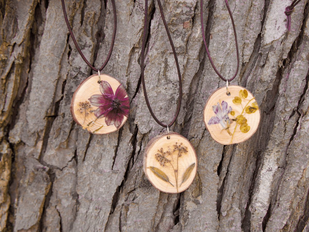 Pretty and Simple Nature Necklace Craft